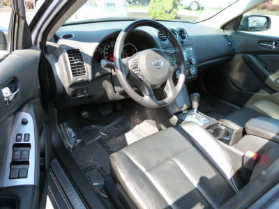 2010 Nissan Altima  3.5 SR
