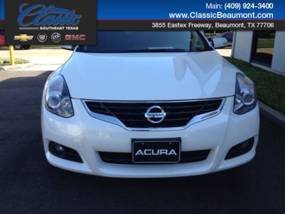 2010 Nissan Altima  3.5 SR