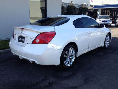 2010 Nissan Altima  3.5 SR