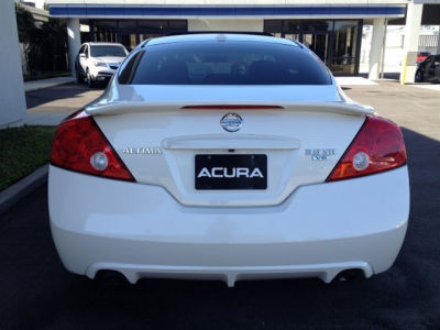 2010 Nissan Altima  3.5 SR