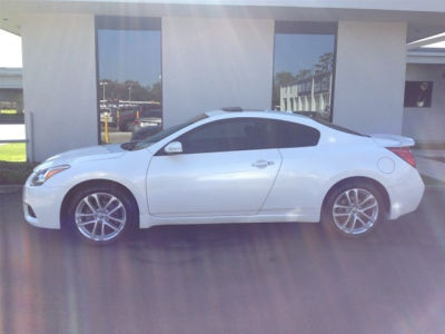 2010 Nissan Altima  3.5 SR