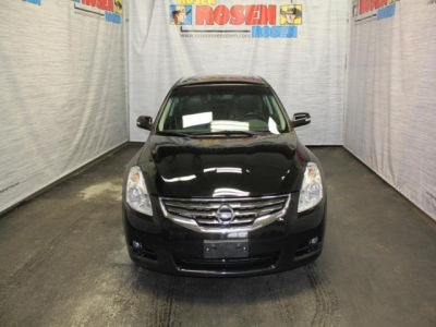 2010 Nissan Altima  3.5 SR