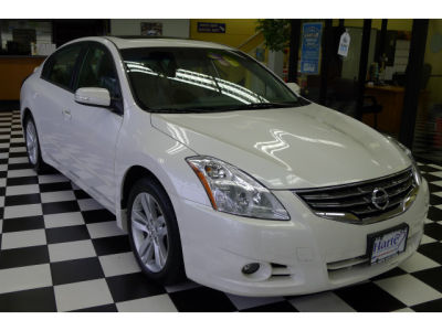 2010 Nissan Altima  3.5 SR