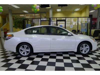 2010 Nissan Altima  3.5 SR