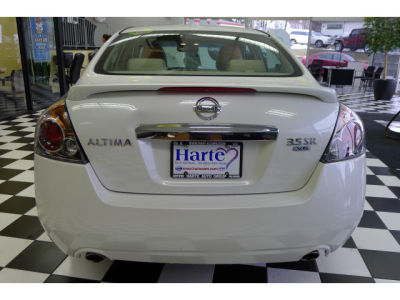 2010 Nissan Altima  3.5 SR