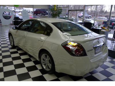2010 Nissan Altima  3.5 SR
