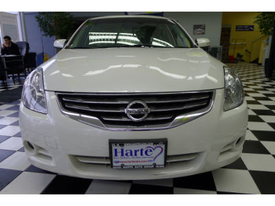 2010 Nissan Altima  3.5 SR