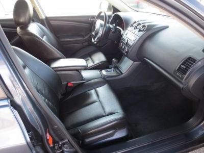 2009 Nissan Altima  3.5 SE