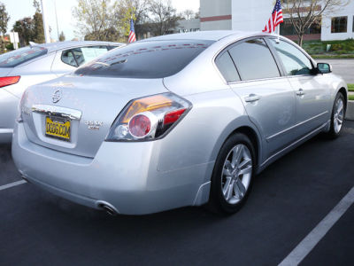2010 Nissan Altima  3.5 SR