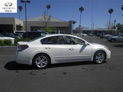 2010 Nissan Altima  3.5 SR