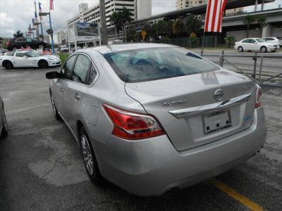 2013 Nissan Altima  SV