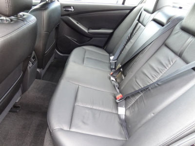2010 Nissan Altima  3.5 SR