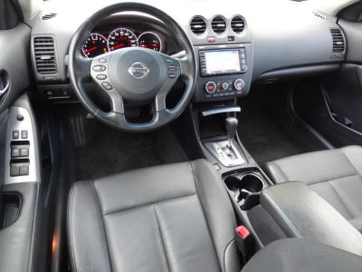 2010 Nissan Altima  3.5 SR