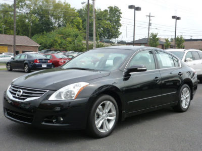 2011 Nissan Altima  3.5 SR