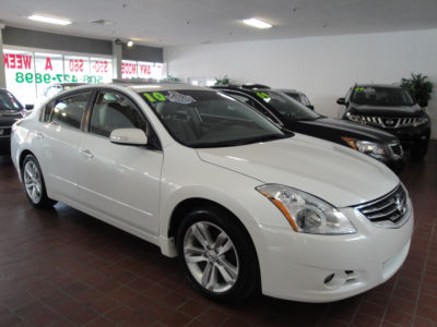 2010 Nissan Altima  3.5 SR