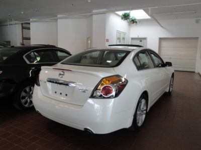2010 Nissan Altima  3.5 SR