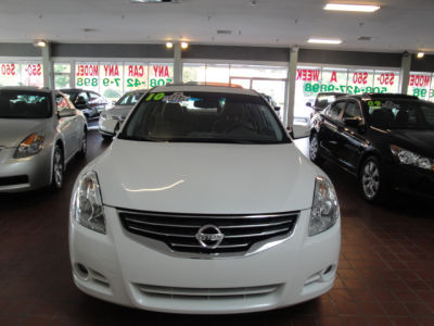 2010 Nissan Altima  3.5 SR