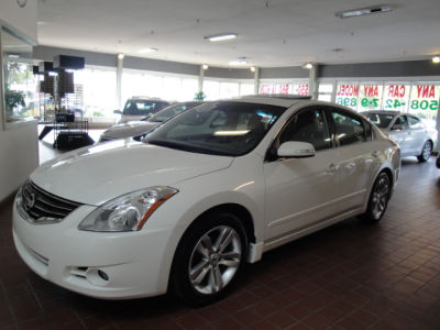 2010 Nissan Altima  3.5 SR
