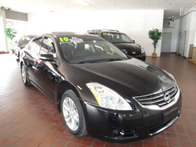 2010 Nissan Altima  3.5 SR