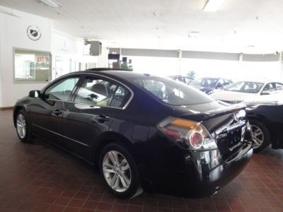 2010 Nissan Altima  3.5 SR