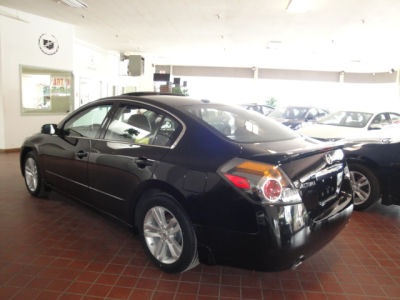 2010 Nissan Altima  3.5 SR