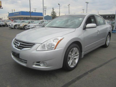 2010 Nissan Altima  3.5 SR