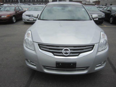 2010 Nissan Altima  3.5 SR