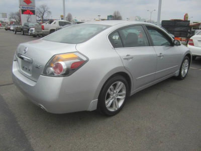 2010 Nissan Altima  3.5 SR