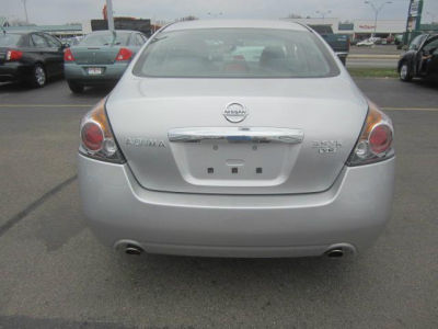 2010 Nissan Altima  3.5 SR