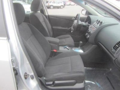 2010 Nissan Altima  3.5 SR