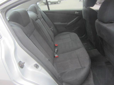 2010 Nissan Altima  3.5 SR