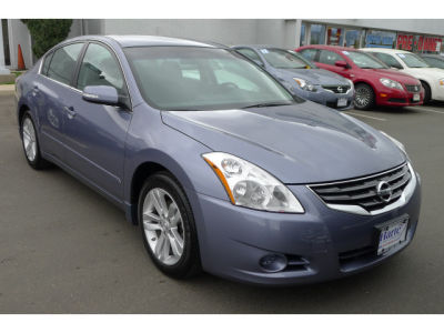 2010 Nissan Altima  3.5 SR