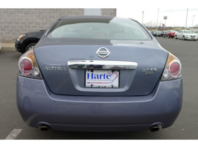 2010 Nissan Altima  3.5 SR