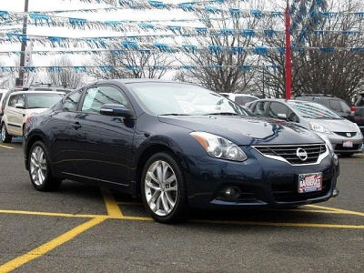 2010 Nissan Altima  3.5 SR