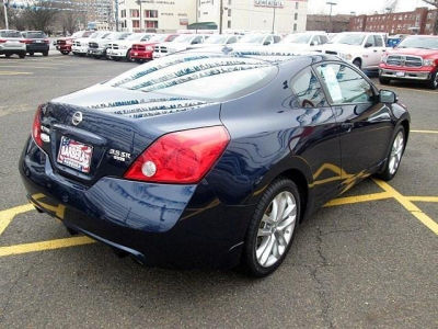 2010 Nissan Altima  3.5 SR