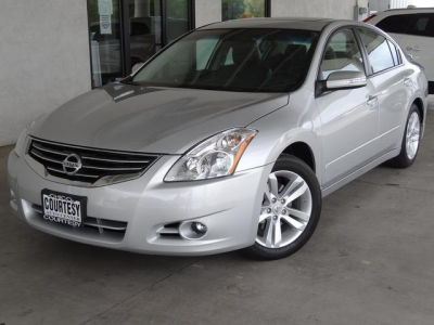 2011 Nissan Altima  3.5 SR