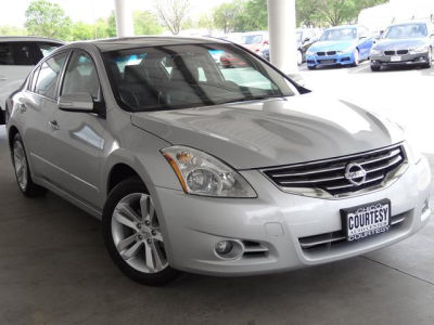 2011 Nissan Altima  3.5 SR