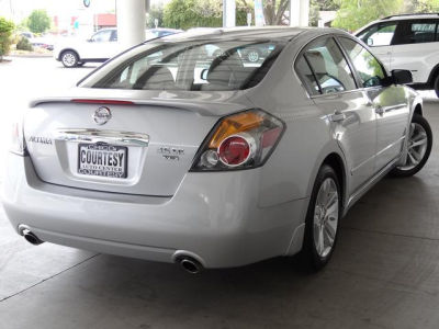 2011 Nissan Altima  3.5 SR