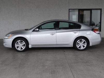2011 Nissan Altima  3.5 SR