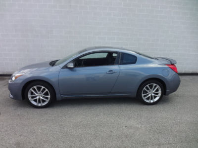 2010 Nissan Altima  3.5 SR