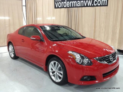 2010 Nissan Altima  3.5 SR