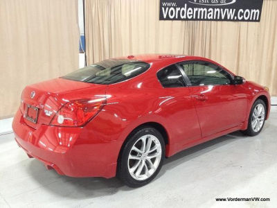 2010 Nissan Altima  3.5 SR