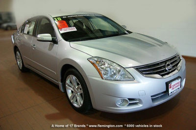 2010 Nissan Altima  3.5 SR