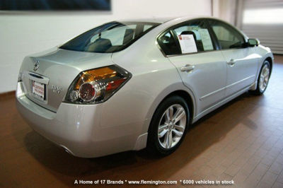 2010 Nissan Altima  3.5 SR