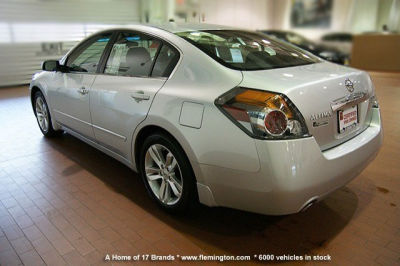 2010 Nissan Altima  3.5 SR