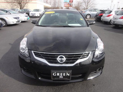 2010 Nissan Altima  3.5 SR