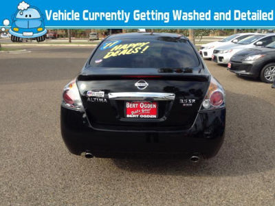 2011 Nissan Altima  3.5 SR