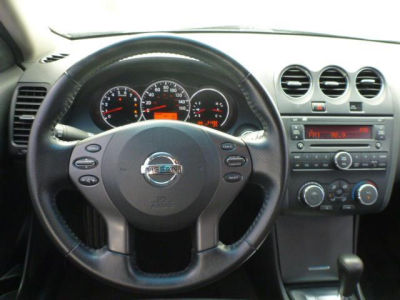 2011 Nissan Altima  3.5 SR