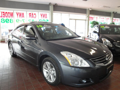 2010 Nissan Altima  3.5 SR