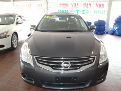 2010 Nissan Altima  3.5 SR